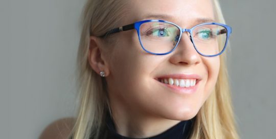 Things to Consider when Buying Bright Colored Eyeglass Frames Header