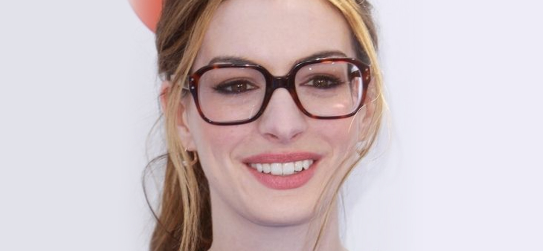 5 Hollywood Actresses Too Proud of Their Glasses