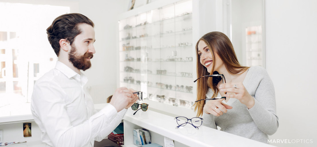 woman buying eyeglasses