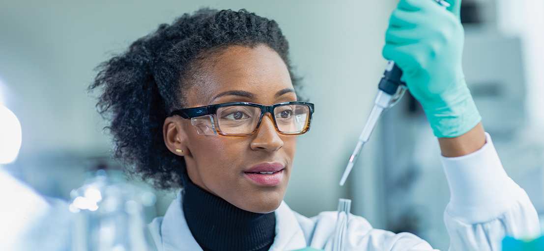 worker in laboratory doing her experiment